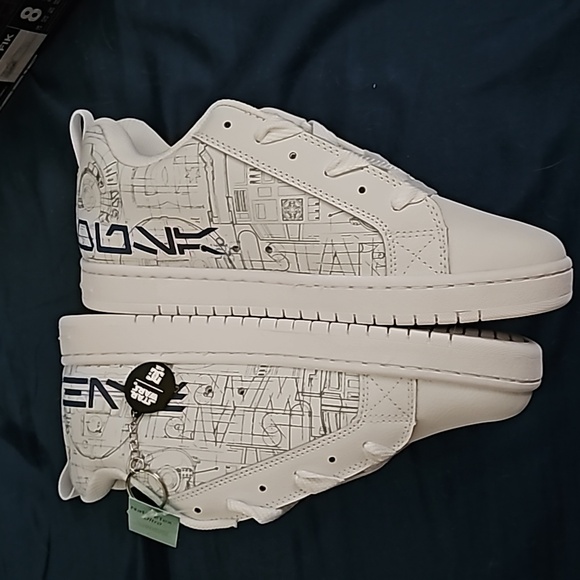 DC Shoe Company sneakers - Picture 4 of 6